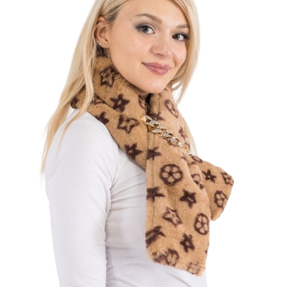 Flower Monogram Tan Faux Fur Oblong Scarf w Bling Chain Detail - Picture 4 of 4